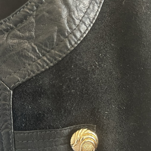 Top - Picture 6 of 16